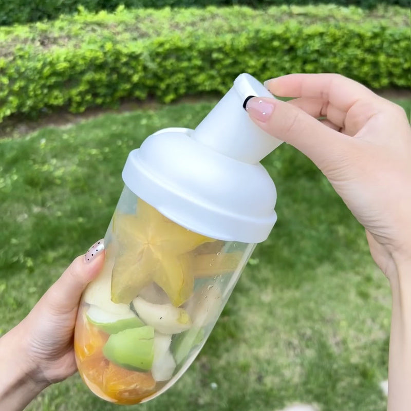 Large Capacity Salad Shaker with Portable Dressing Rack, Perfect for Picnics and Lunches. Easy to Clean and a Must-Have Addition to Your Kitchen Supplies and Tools.