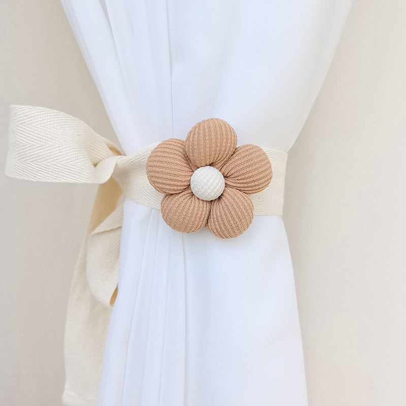 Decorate your bedroom or living room with this elegant Flower Pattern Curtain Tieback. No drilling necessary - simply use the Binding Strap to secure your curtains with style. This Curtain Storage Rope is a convenient and stylish addition to your home