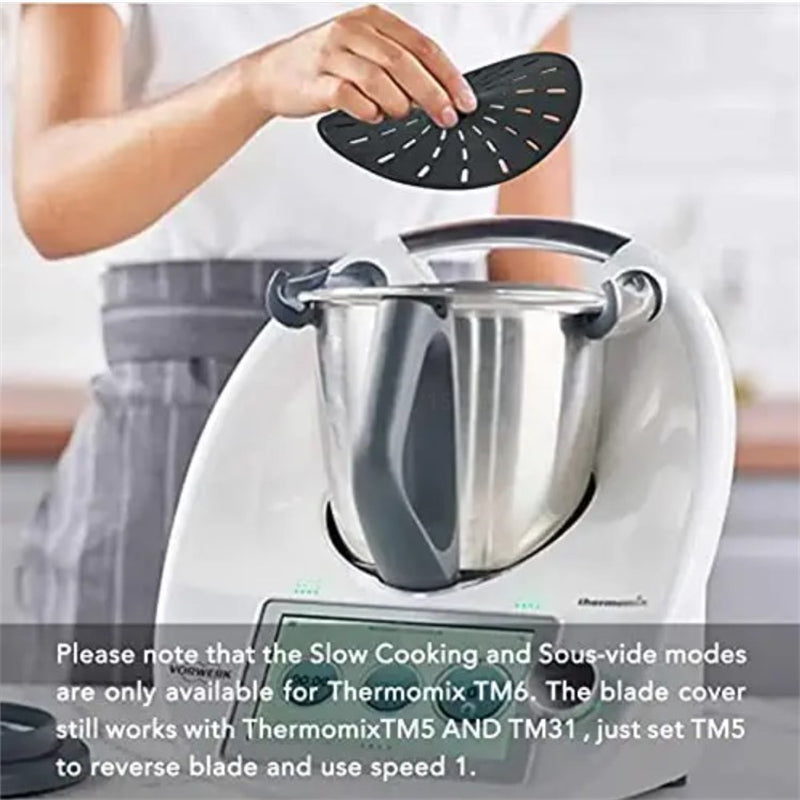 Blade cover for Thermomix, compatible with Bimby TM5, TM6, and TM31. Ideal for slow cooking and sous vide. Essential kitchen accessory for food cover and cooking.