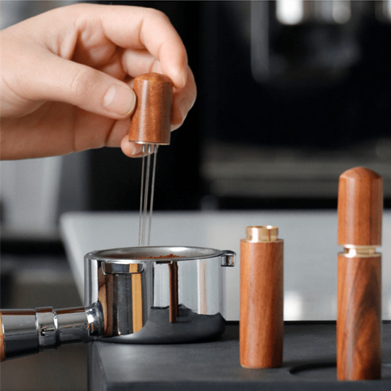 The Laoyeboubi Espresso Distribution Tool (WDT) is a stainless steel coffee stirrer needle distributor designed to create even grounds for optimal espresso extraction. This barista accessory allows for improved espresso extraction without the need for