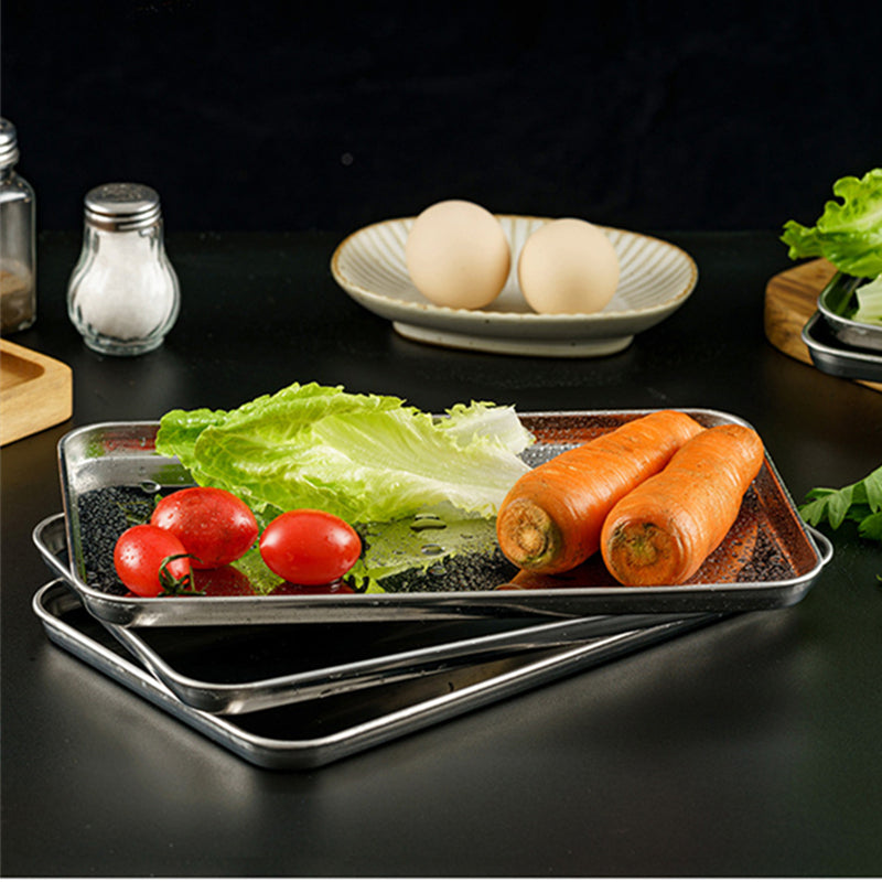 This stainless steel serving tray is perfect for kitchen use and is ideal for storing food, roasting fish on the BBQ, steaming dishes, and using as a baking pan. It is a versatile option for serving food.