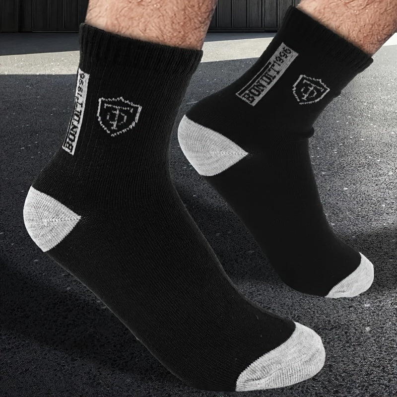 Men's mid-calf socks designed for comfort and breathability, suitable for outdoor leisure and sports, perfect for daily business wear in all seasons.