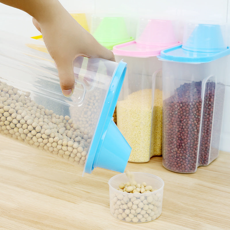 Set of four PP food storage boxes with clear plastic containers and pour lids, perfect for storing cereal, rice, pasta, tea, nuts, and coffee beans. Ideal for preserving food in the kitchen at home.