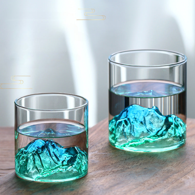 1 pc, Mountain pattern glass cup for drinking various beverages in all seasons.