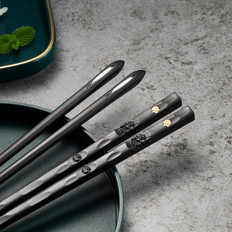 Elegant black and golden chopsticks set for sushi and Asian cuisine, perfect for Christmas and New Year gifts. Made from PET plastic and fiberglass with a textured grip. Great for men and women.