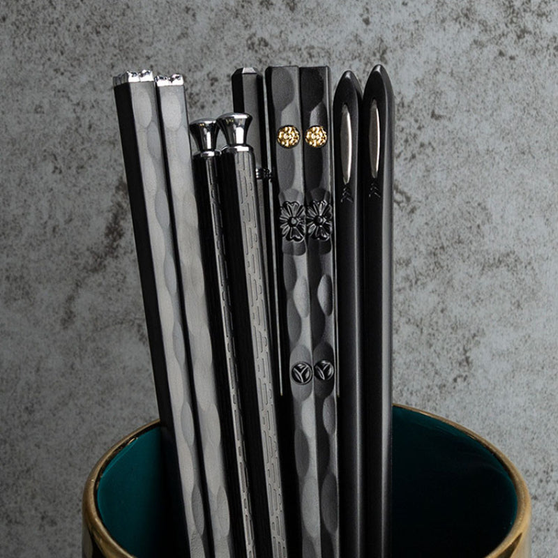 Elegant black and golden chopsticks set for sushi and Asian cuisine, perfect for Christmas and New Year gifts. Made from PET plastic and fiberglass with a textured grip. Great for men and women.