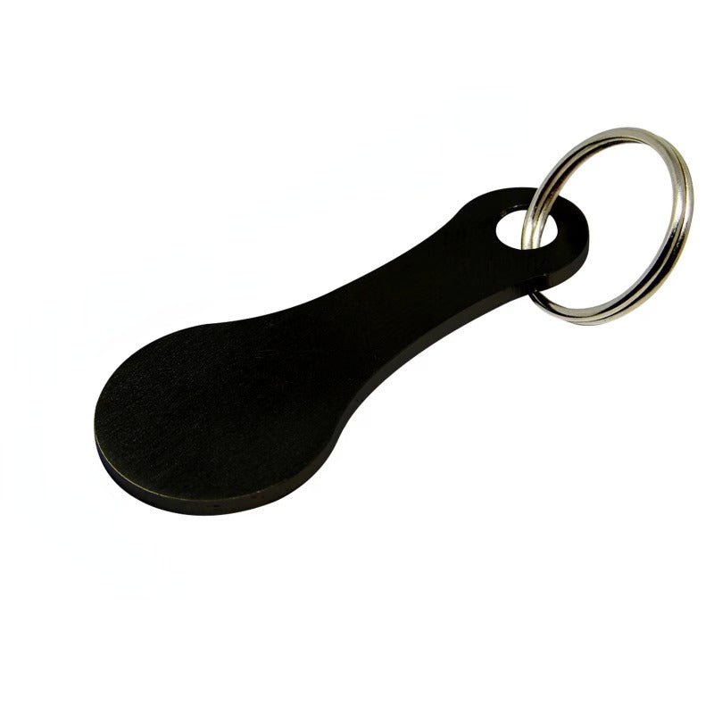 A golden keychain designed for shopping carts, serving as a token for facilitating cross-border trade.