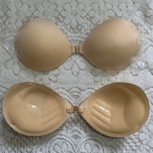 Self-adhesive silicone nipple covers for women's lingerie, hand-washable wireless bra accessories.