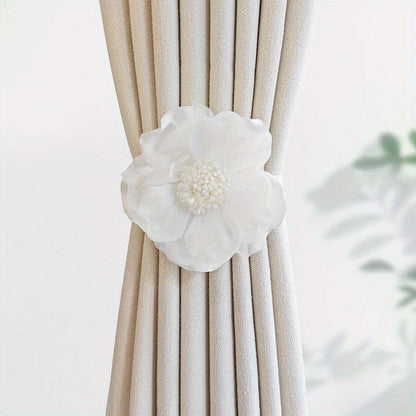 These magnetic curtain straps feature a simple yet stylish three-dimensional flower design. With a magnetic closure, they provide a convenient way to hold back your curtains in the bedroom, living room, kitchen, or any other room in your home. Perfect