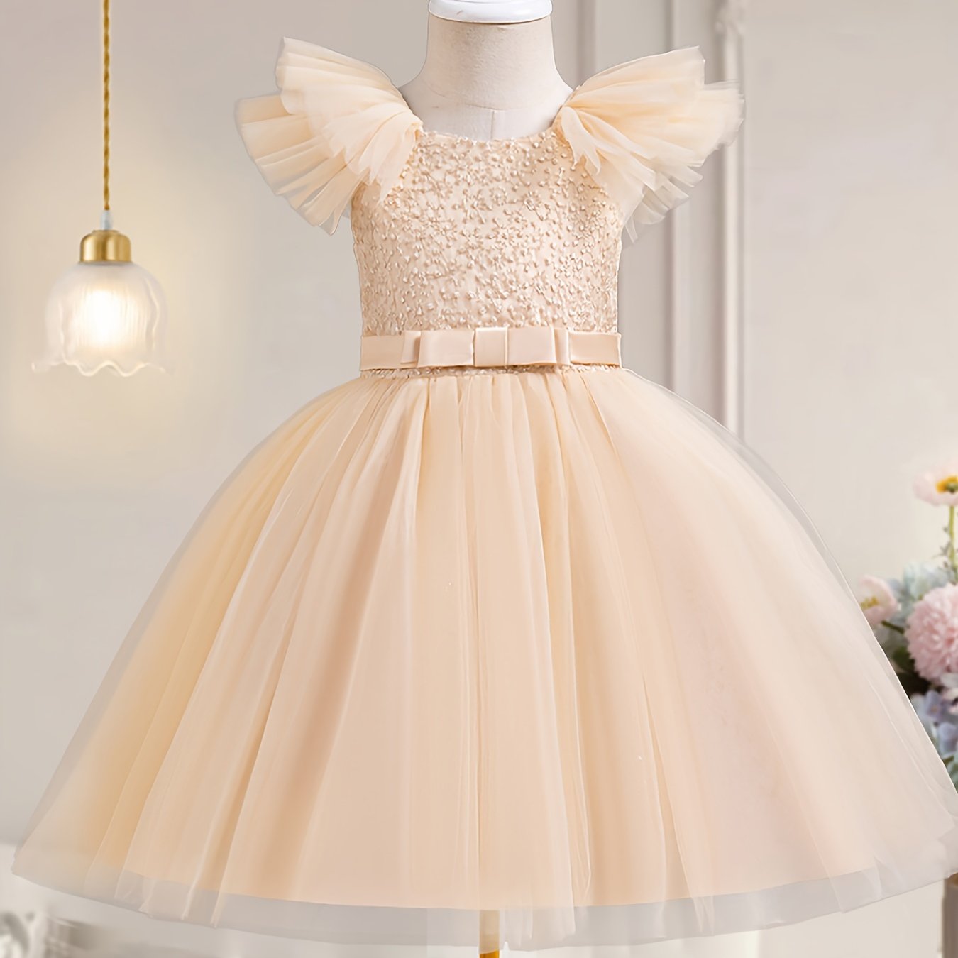 Elegant sleeveless tulle tutu party dress for girls, perfect for weddings and birthdays, made of 65% polyester and 35% viscose with a bow detail.