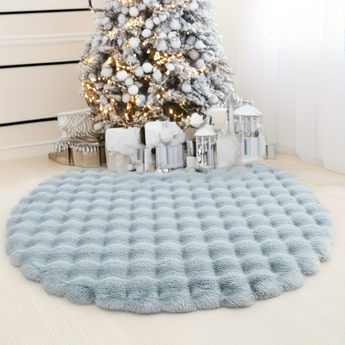 Bubble velvet fabric round carpet suitable for indoor decoration. This high-end, soft, and easy to clean carpet is fluffy, warm, and cute. Perfect for adding a festive touch to your home during Christmas. Can be used in the bedroom, living room