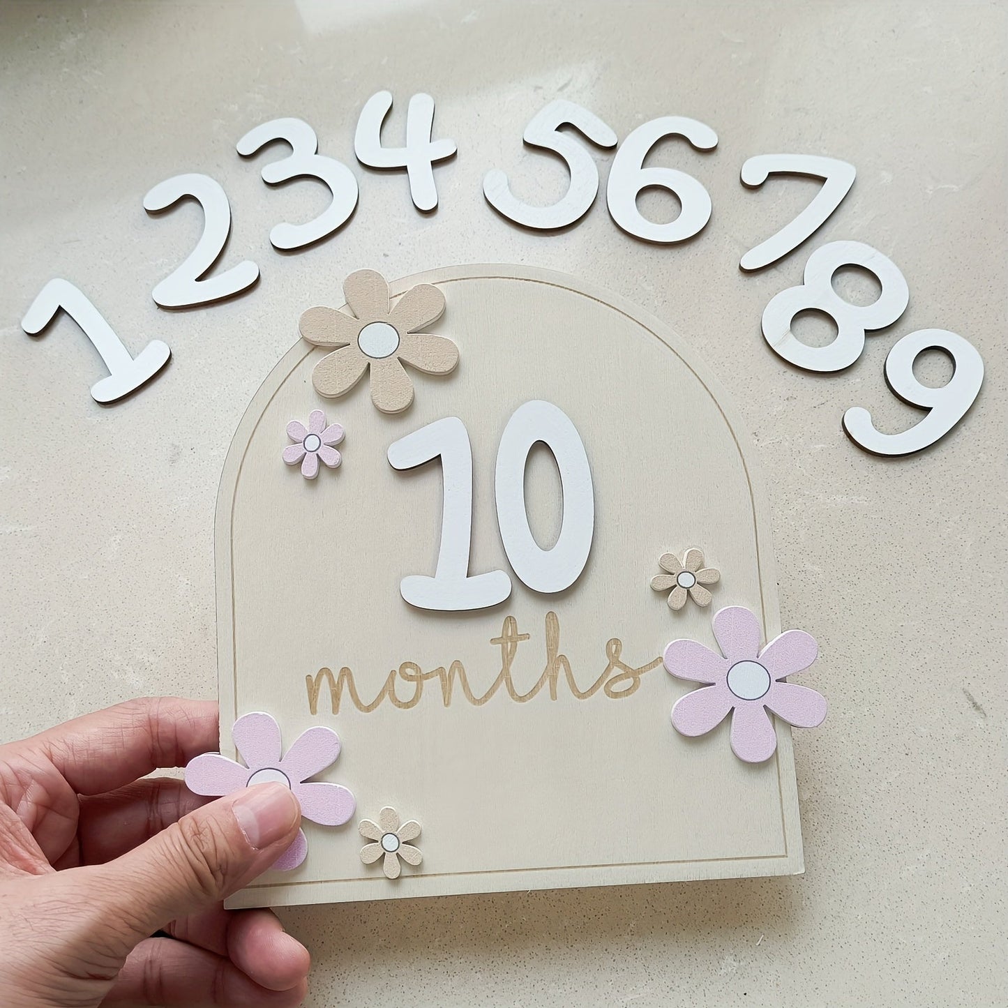 Wooden milestone birth sign with creative milestone card, perfect for capturing first year growth and pregnancy journey milestones in photography. Makes a thoughtful gift for Christmas or Thanksgiving Day.