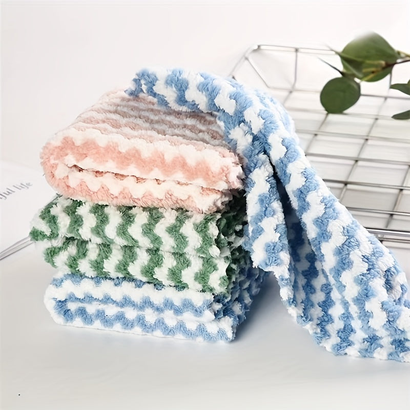 Kitchen Rag: A versatile cleaning cloth for your home. This oil-free dishwashing cloth is perfect for tackling tough stains and grease. With 10/20pcs included, this durable and absorbent towel is a must-have for your kitchen and bathroom. Upgrade your