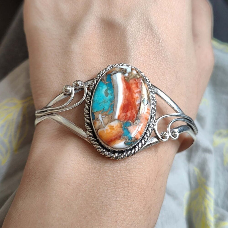 This stunning turquoise bracelet exudes elegance and charm, making it a perfect accessory for anniversaries, birthdays, Christmas gifts, parties, and evening events. Its vintage charm and upscale sense are truly unique and eye-catching.