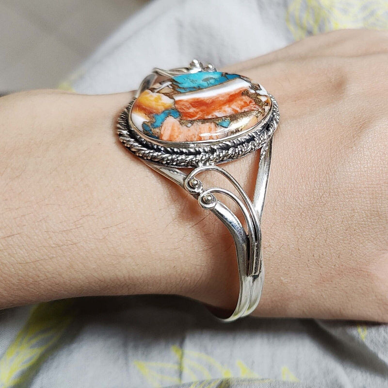 This stunning turquoise bracelet exudes elegance and charm, making it a perfect accessory for anniversaries, birthdays, Christmas gifts, parties, and evening events. Its vintage charm and upscale sense are truly unique and eye-catching.