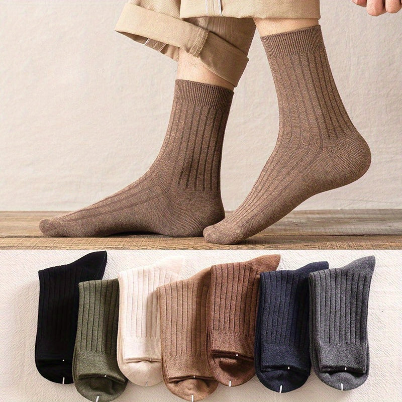 5 pairs of men's trendy solid crew socks, suitable for outdoor wear in all seasons.