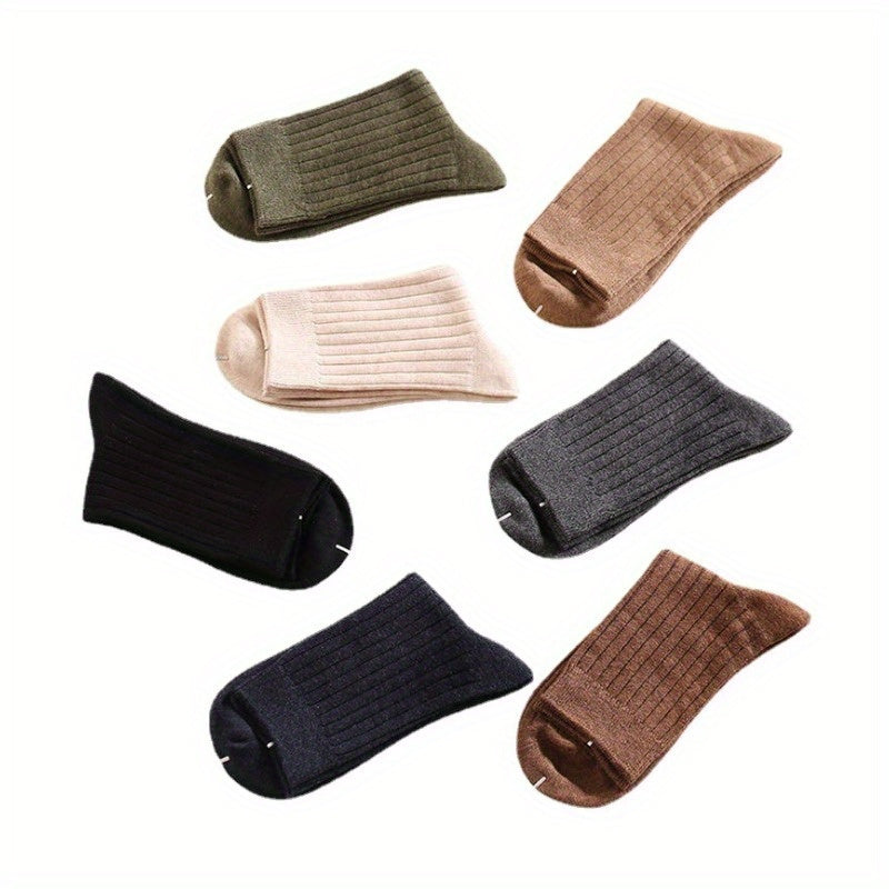 5 pairs of men's trendy solid crew socks, suitable for outdoor wear in all seasons.