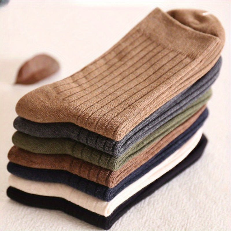 5 pairs of men's trendy solid crew socks, suitable for outdoor wear in all seasons.