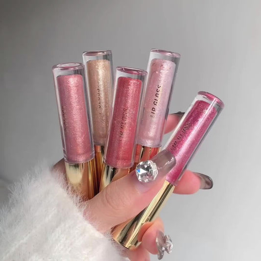 Waterproof shiny lip gloss, stackable with beautiful coloring gel and lip balm, ideal for autumn and winter.