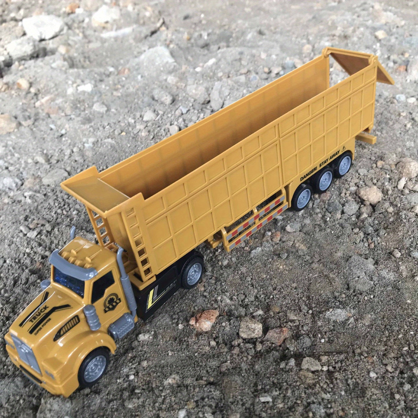 Semi-trailer heavy-duty truck for engineering, dump truck for transporting containers, oil tanker, and boy model Huili car.