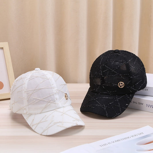 Adjustable breathable baseball caps with geometric pattern, made of lightweight polyester for spring and autumn. Hand-washable. Available in black, white, and gray.