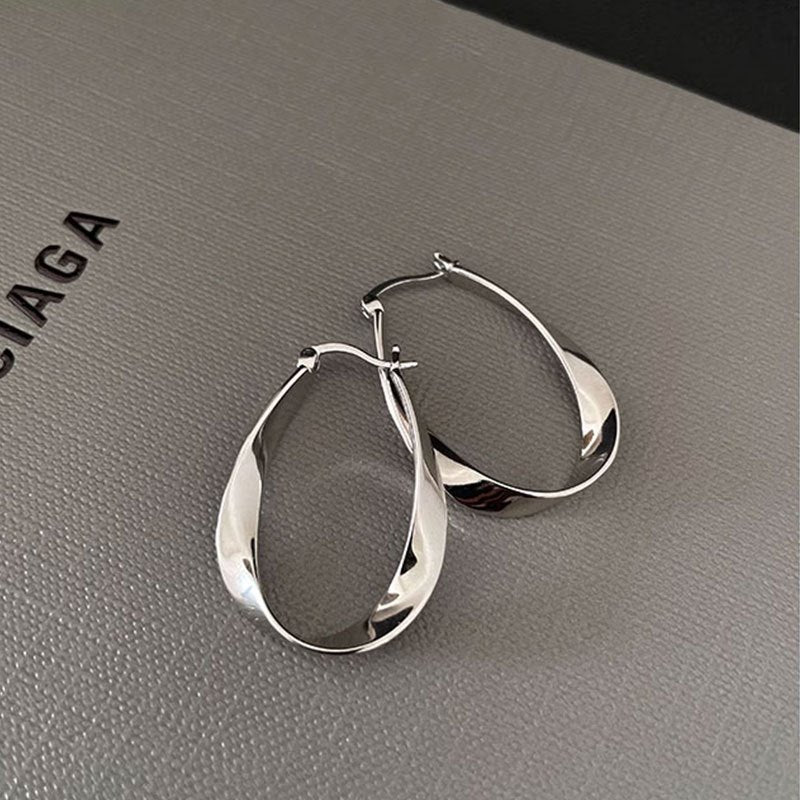 Get a set of two S925 Pure Silver Geometric Plain Circle Earrings featuring a unique design and high-end Mobius Ear Cuff. These earrings are perfect for giving to your girlfriend, friend, or family member. Each earring weighs 5.12g/0.18oz. Set includes