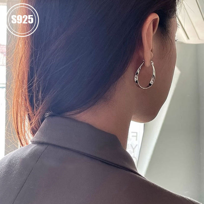 Get a set of two S925 Pure Silver Geometric Plain Circle Earrings featuring a unique design and high-end Mobius Ear Cuff. These earrings are perfect for giving to your girlfriend, friend, or family member. Each earring weighs 5.12g/0.18oz. Set includes