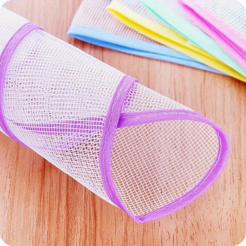 Heat-resistant ironing mesh pad for household use.