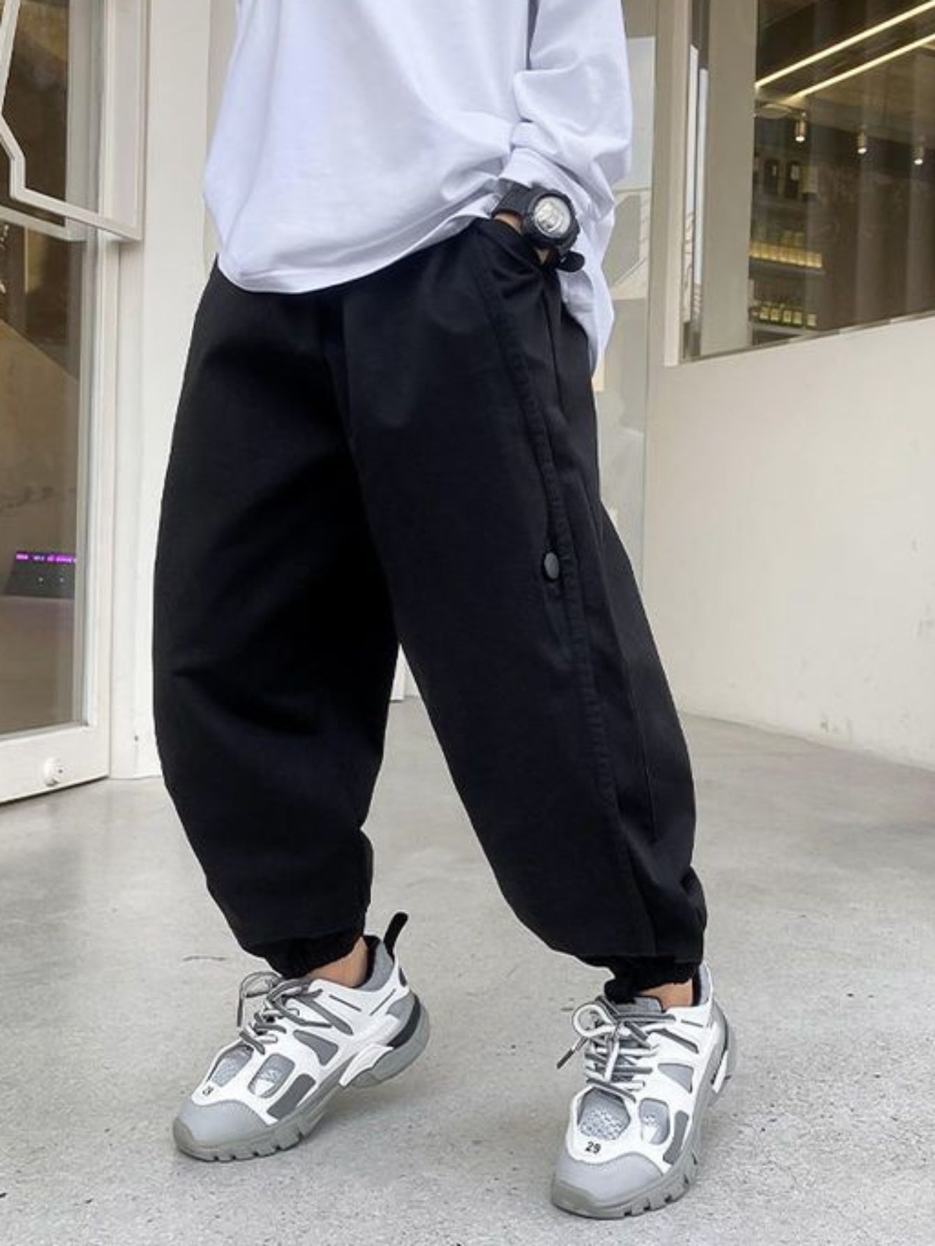 Boys casual cargo jogger pants with elastic waist and pockets for outdoor fashion.