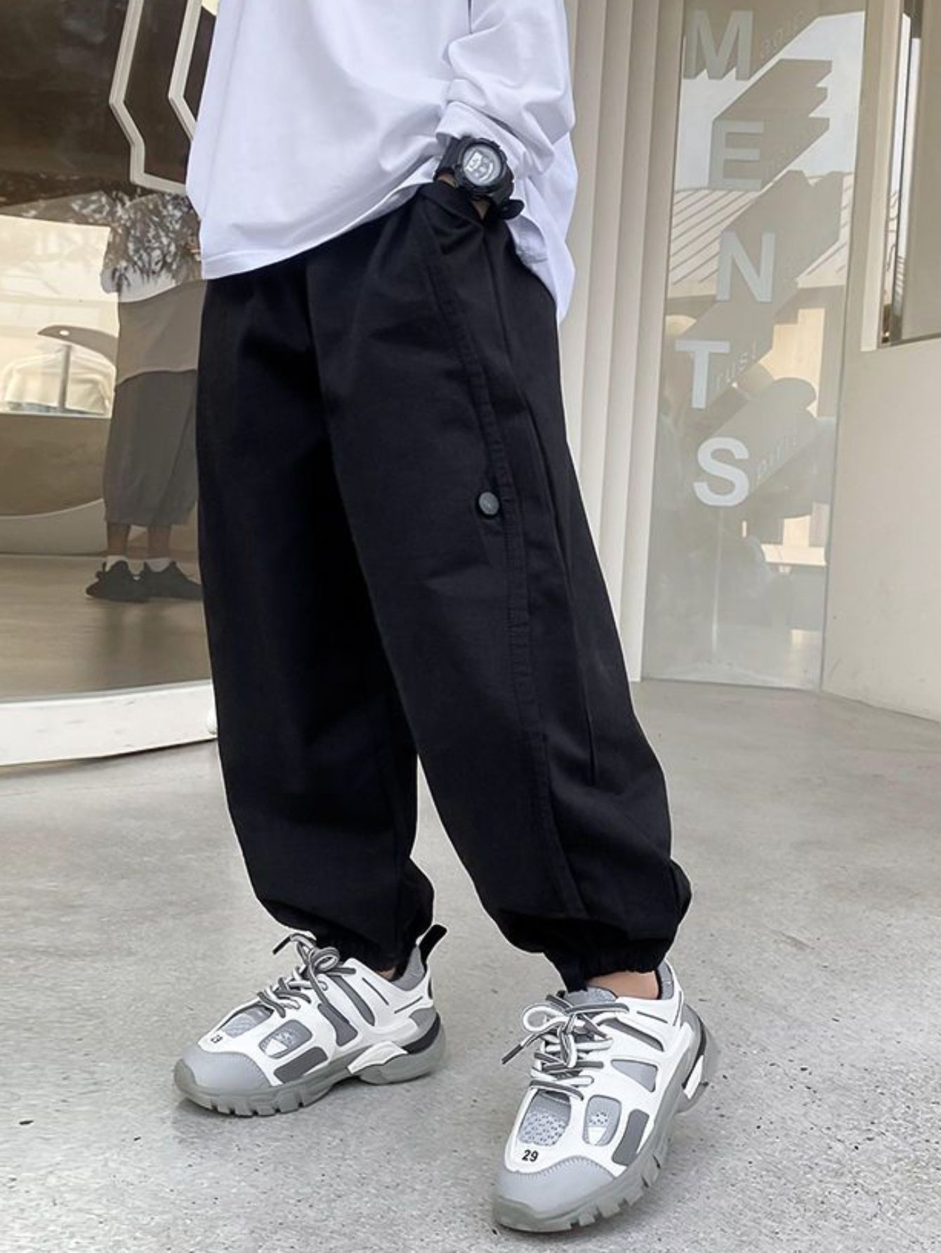 Boys casual cargo jogger pants with elastic waist and pockets for outdoor fashion.