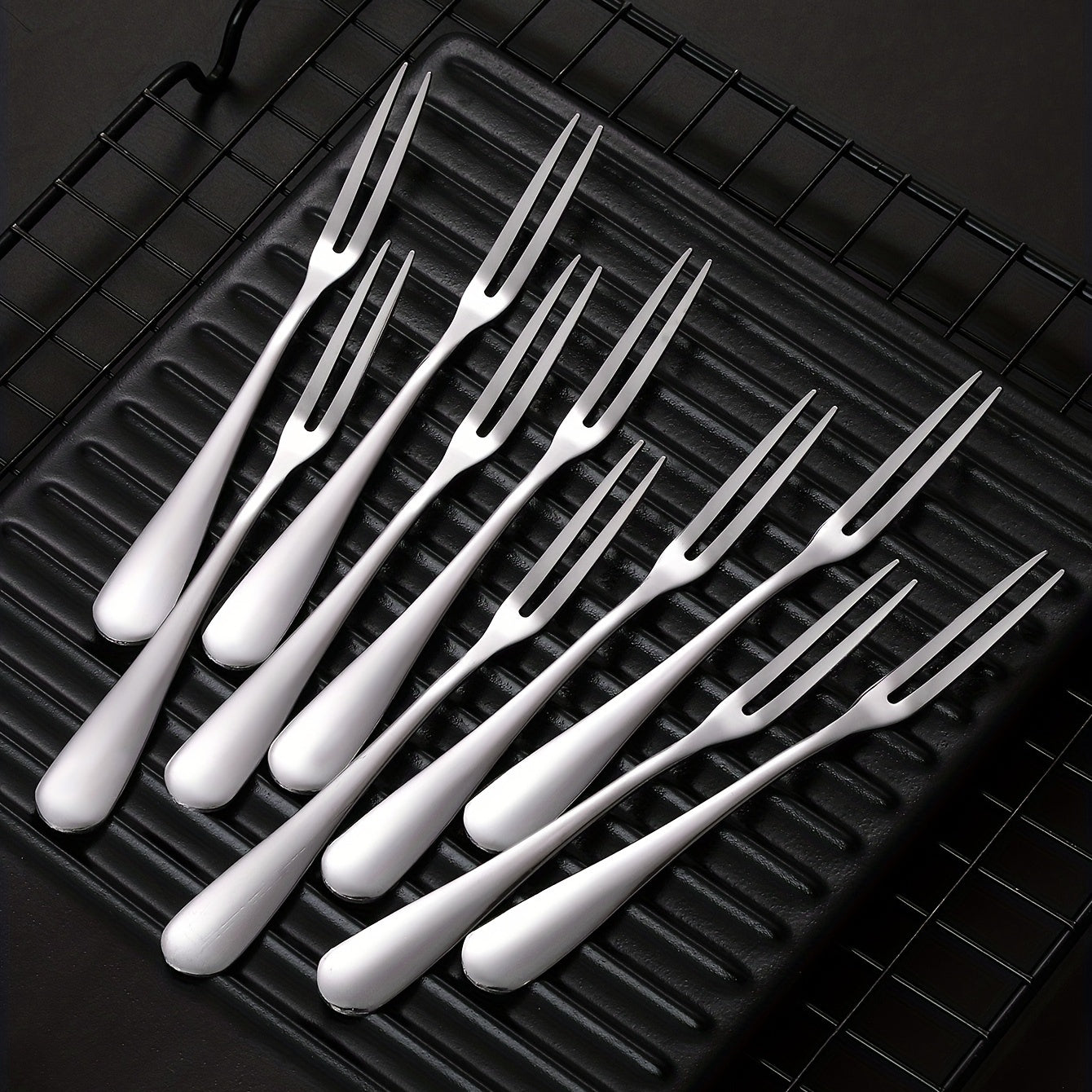 Stainless steel fruit forks for desserts and salads, modern and reusable.