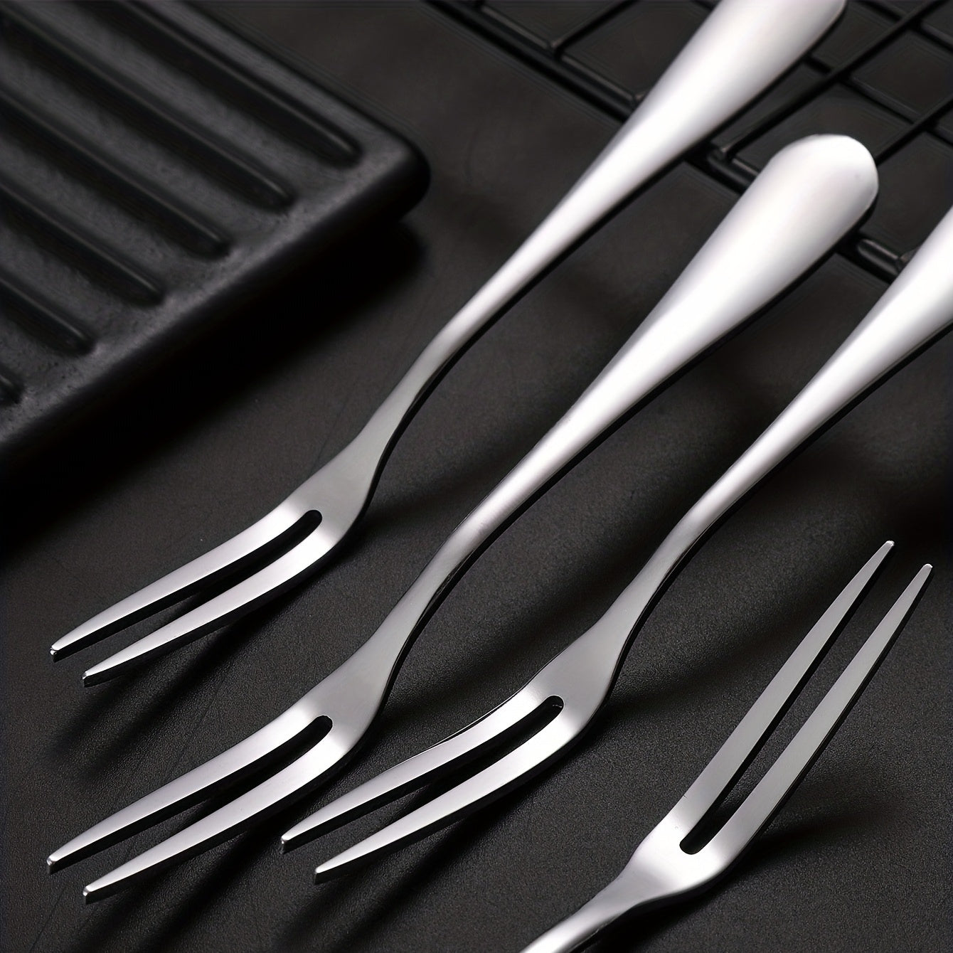 Stainless steel fruit forks for desserts and salads, modern and reusable.