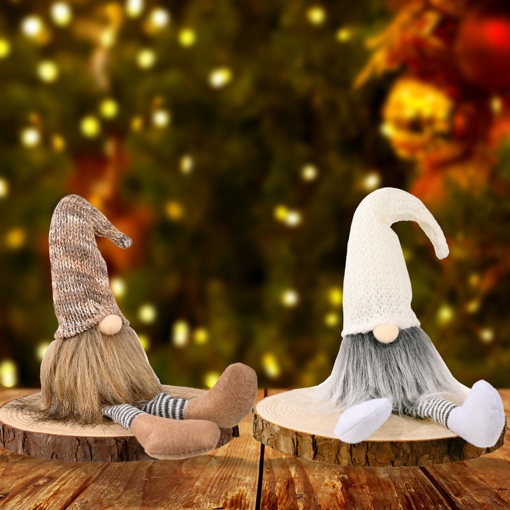 Faceless doll ornament for home decor, inspired by Nordic forest and old man gnome Rudolph. Available in 1 or 2 pieces.