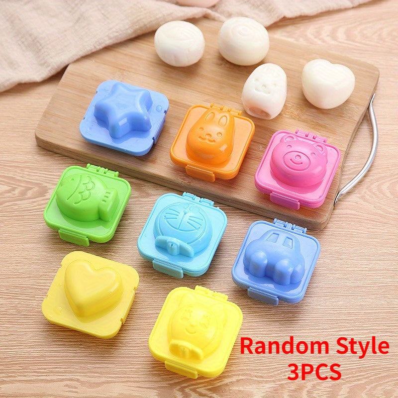 1/3 pieces of randomly selected cute youngsters' rice ball molds made from food-grade materials, ideal for shaping pressed eggs and sushi rice.