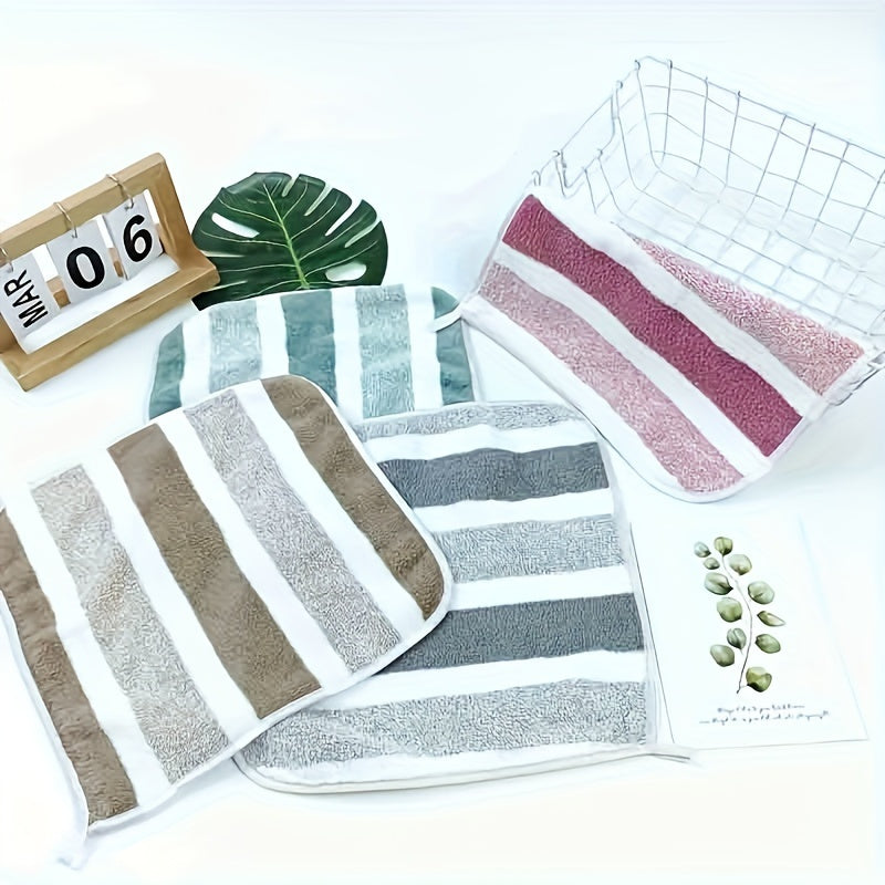 Soft, absorbent microfiber washcloth with contemporary striped design. Made of 100% polyester, lightweight and perfect for home bathroom cleaning.