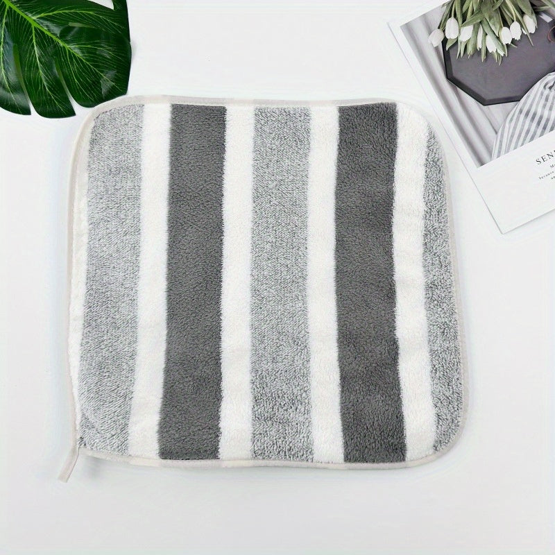 Soft, absorbent microfiber washcloth with contemporary striped design. Made of 100% polyester, lightweight and perfect for home bathroom cleaning.