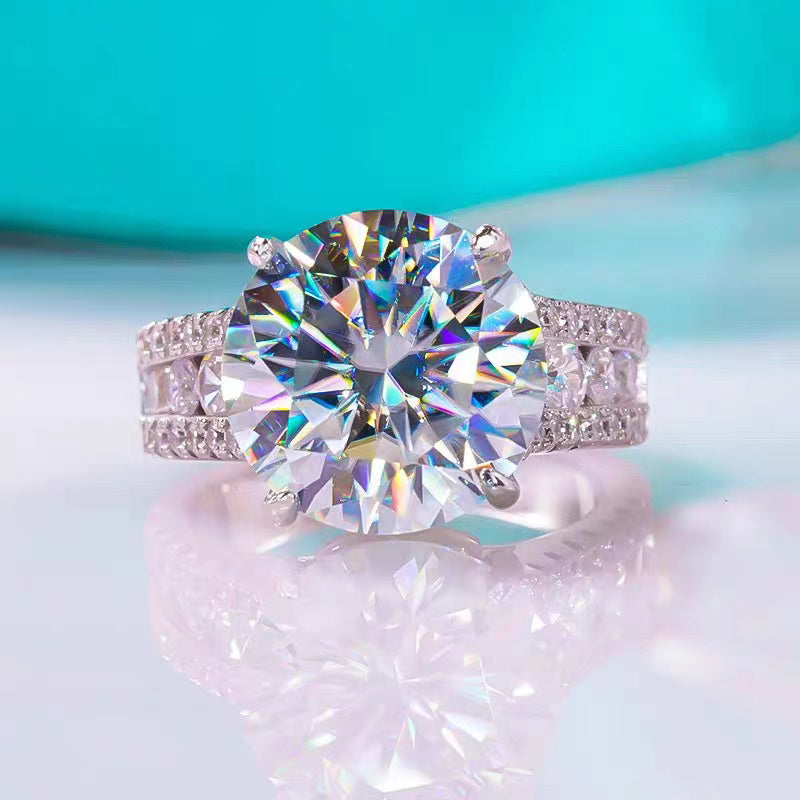 Luxurious Vintage-style S925 Sterling Silver Moissanite Engagement Ring with 10ct stone, perfect for both Men and Women. This Halo ring features a unique and exquisite design, making it an elegant gift for proposals, weddings, dinner parties, and other