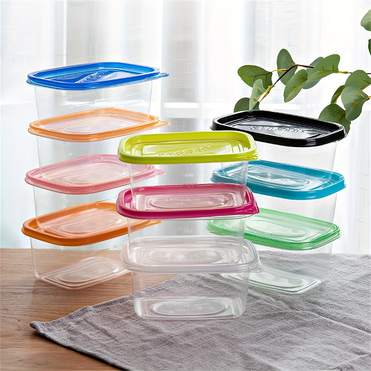 10 pieces of rectangular, high-grade disposable lunch boxes perfect for food packing. These stackable and reusable storage containers are ideal for storing grains, meat, fruits, vegetables, melaleuca cake, and fruit fishing. They are perfect for kitchen