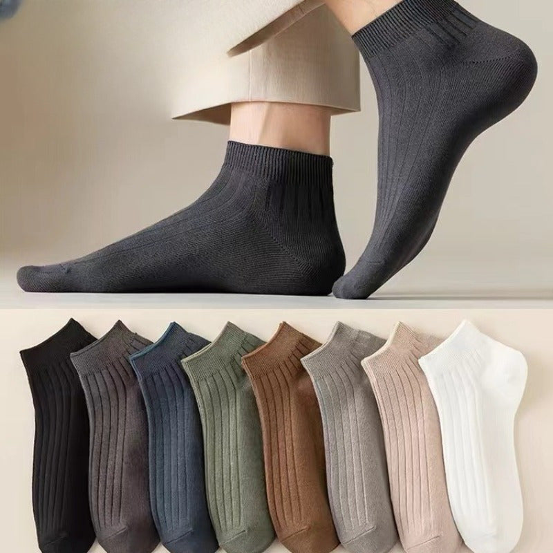 5 pairs of men's ankle socks made from breathable mesh material that is sweat-absorbent and anti-odor. Made from 80% polyester and 20% spandex, perfect for hiking. Solid color design, hand