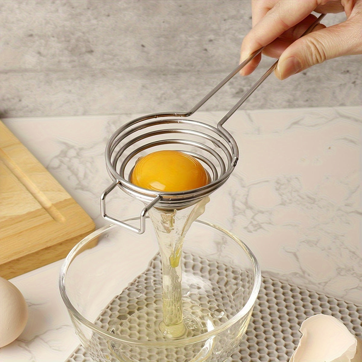 Durable Easy-Clean Stainless Steel Egg Yolk Separator - A Kitchen Gadget for Perfectly Separated Eggs