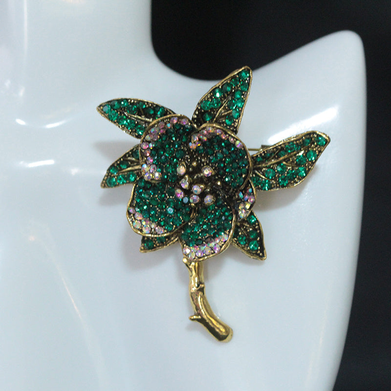 Top of the line luxury brooch for women with a retro rhinestone design, featuring an elegant and simple style, perfect for those with exquisite taste.