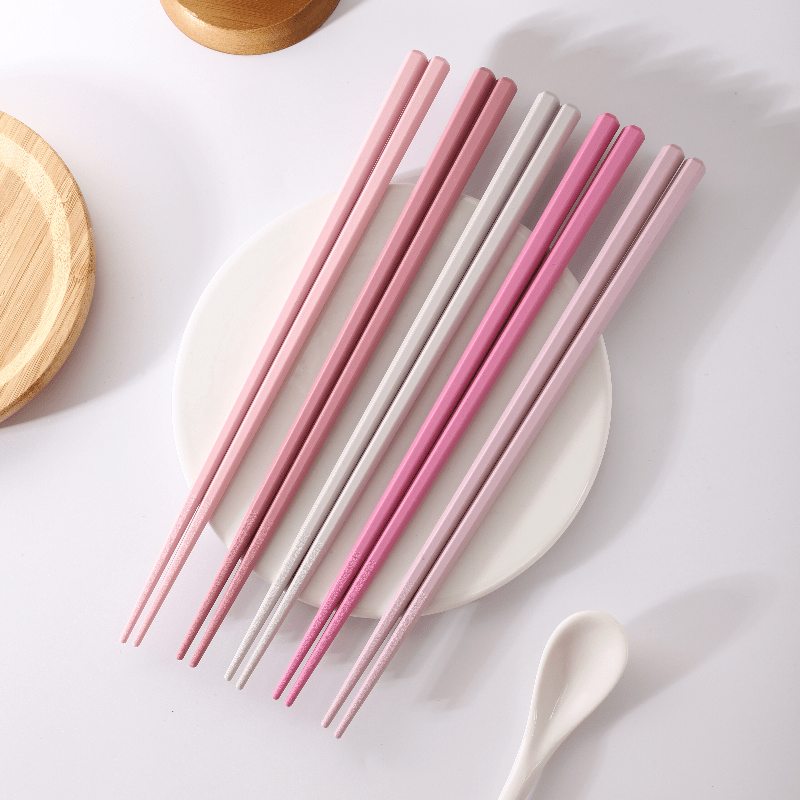 5 pairs of easy-to-clean, durable alloy chopsticks for home or restaurant use.