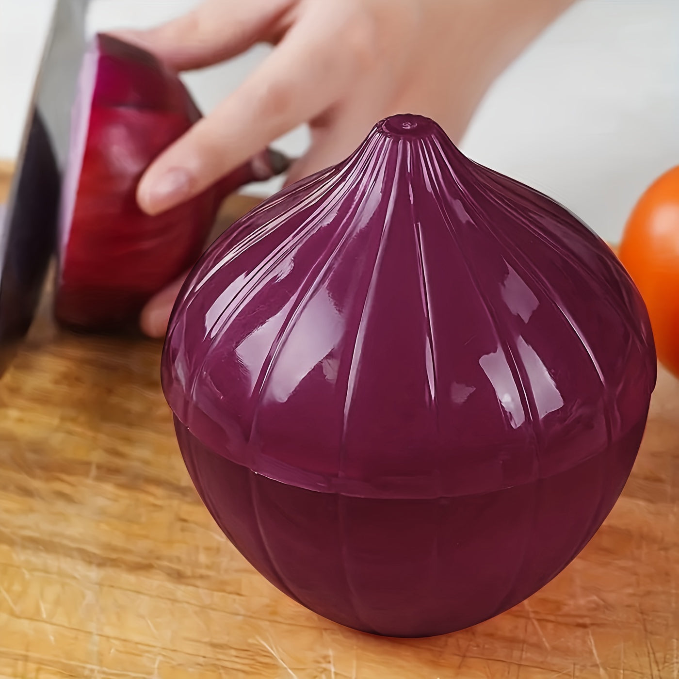 Purple Onion Shaped Storage Box with Sealable Lid - Durable Plastic Container for Onions, Reusable and Ideal for Kitchen Organization and Storage