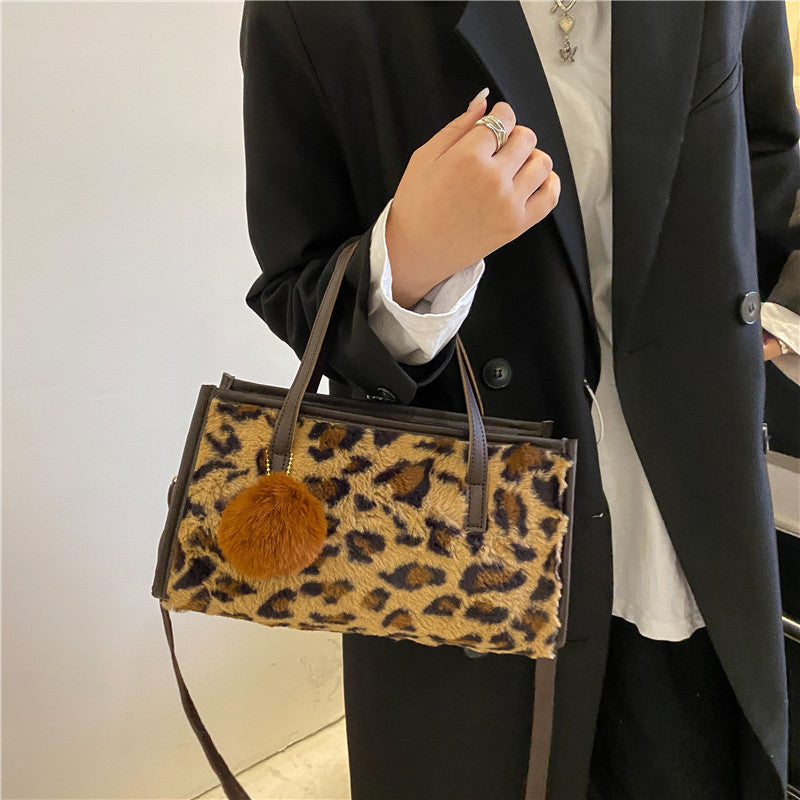 Brown Leopard Print Tote Bag for Women - Stylish Shoulder Bag with Spacious Casual Design