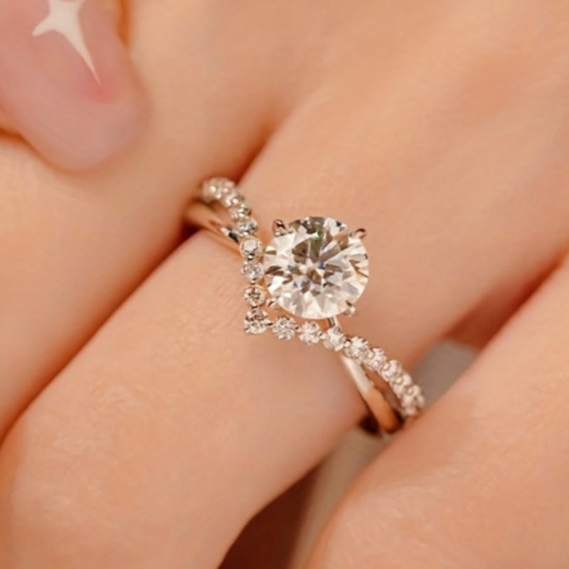 925 Sterling Silver Moissanite Engagement Ring with 1 Carat Round Cut V-Shaped Wedding Band, featuring an Elegant Design. This 18K Golden Plated Jewelry piece is perfect for Parties, Daily Wear, Music Festivals, and makes a wonderful Christmas Gift for