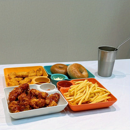 Durable plastic snack tray with tomato sauce dish - ideal for restaurants, homes, and picnics.