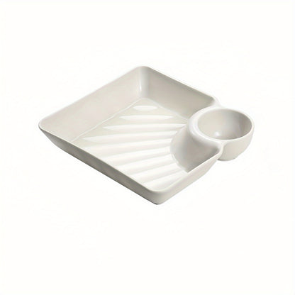 Durable plastic snack tray with tomato sauce dish - ideal for restaurants, homes, and picnics.