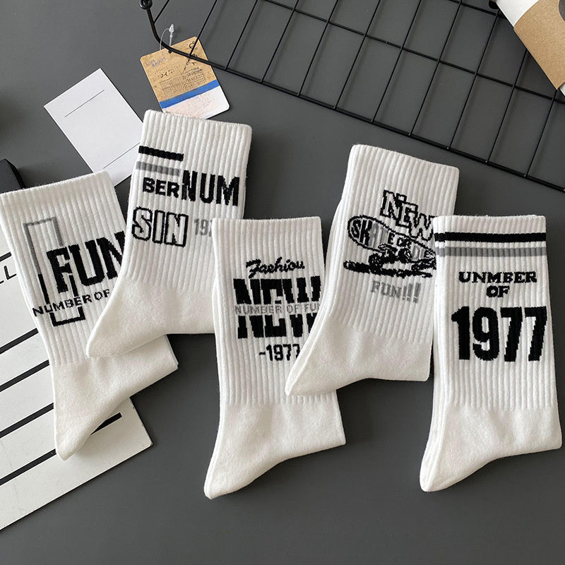 Stylish comfort blend in 1977 Letters Trend Men's mid-tube socks, suitable for Casual Attire.