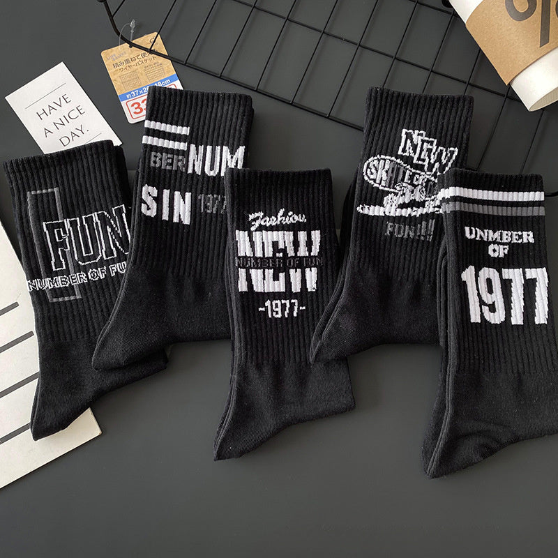 Stylish comfort blend in 1977 Letters Trend Men's mid-tube socks, suitable for Casual Attire.