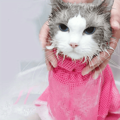 Comfortable non-electric polyester cat grooming bag for nail trimming and bathing.